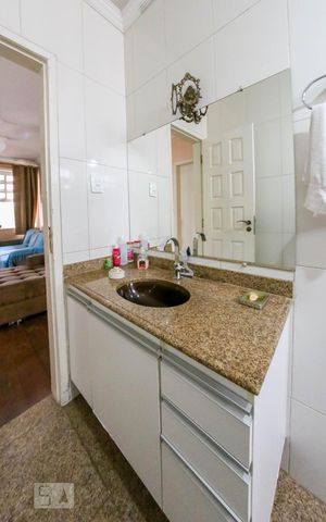 Casa à venda com 410m², 5 quartos e 4 vagas Casa à venda com 410m², 5 quartos e 4 vagasBanheiro Social