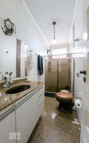 Casa à venda com 410m², 5 quartos e 4 vagas Casa à venda com 410m², 5 quartos e 4 vagasBanheiro Social
