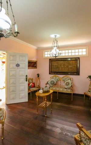 Casa à venda com 410m², 5 quartos e 4 vagas Casa à venda com 410m², 5 quartos e 4 vagasSala