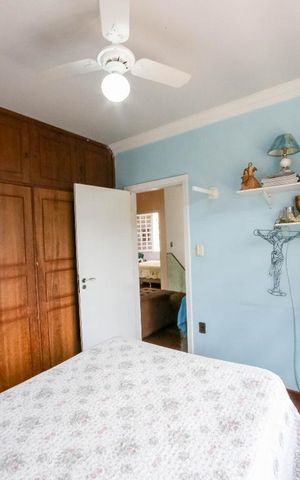 Casa à venda com 410m², 5 quartos e 4 vagas Casa à venda com 410m², 5 quartos e 4 vagasQuarto 2