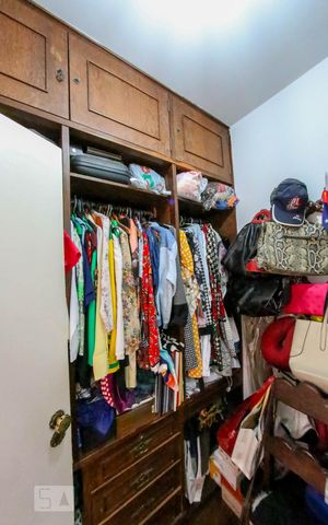 Casa à venda com 410m², 5 quartos e 4 vagas Casa à venda com 410m², 5 quartos e 4 vagasCloset da suíte 1