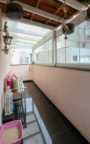 Casa à venda com 410m², 5 quartos e 4 vagas Casa à venda com 410m², 5 quartos e 4 vagasVaranda da Sala