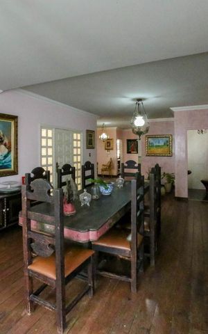 Casa à venda com 410m², 5 quartos e 4 vagas Casa à venda com 410m², 5 quartos e 4 vagasSala