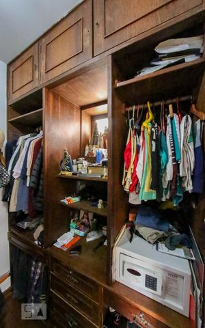Casa à venda com 410m², 5 quartos e 4 vagas Casa à venda com 410m², 5 quartos e 4 vagasCloset da suíte 1
