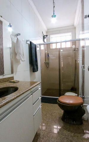 Casa à venda com 410m², 5 quartos e 4 vagas Casa à venda com 410m², 5 quartos e 4 vagasBanheiro Social