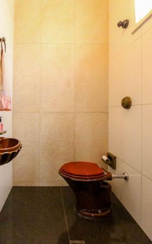 Casa à venda com 410m², 5 quartos e 4 vagas Casa à venda com 410m², 5 quartos e 4 vagasLavabo