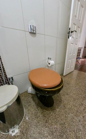 Casa à venda com 410m², 5 quartos e 4 vagas Casa à venda com 410m², 5 quartos e 4 vagasBanheiro Social