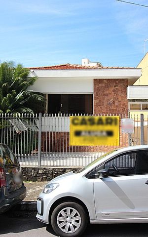 Casa à venda com 161m², 3 quartos e 3 vagasFachada