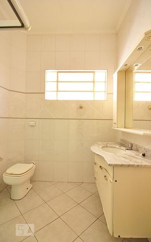 Casa à venda com 161m², 3 quartos e 3 vagasBanheiro Social