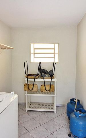 Casa à venda com 161m², 3 quartos e 3 vagasLavanderia