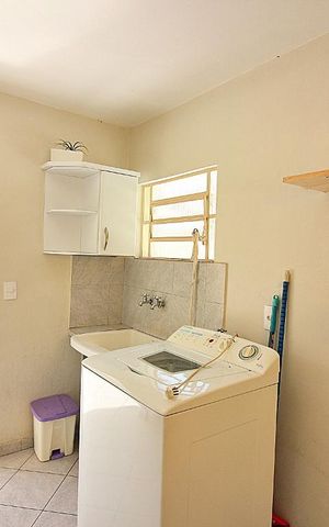 Casa à venda com 161m², 3 quartos e 3 vagasLavanderia