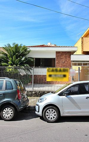 Casa à venda com 161m², 3 quartos e 3 vagasFachada