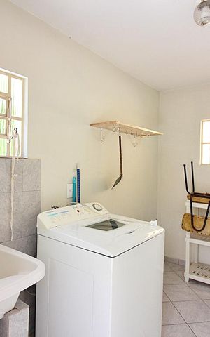 Casa à venda com 161m², 3 quartos e 3 vagasLavanderia