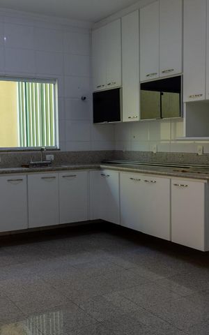 Casa para alugar com 800m², 4 quartos e 8 vagasCozinha