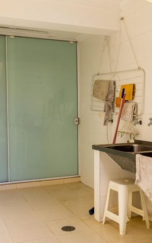 Casa para alugar com 800m², 4 quartos e 8 vagasÁrea de Serviço