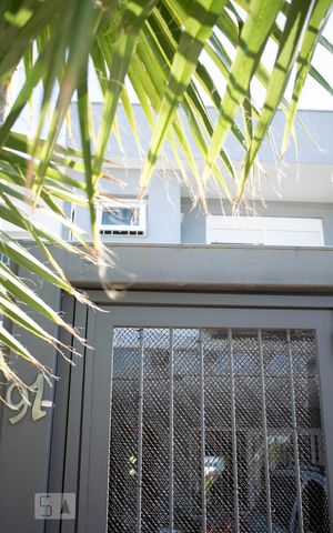Casa à venda com 138m², 3 quartos e 2 vagasFachada