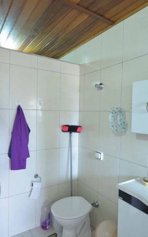 Casa à venda com 120m², 3 quartos e sem vaga Casa à venda com 120m², 3 quartos e sem vagaBanheiro