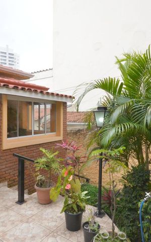 Casa à venda com 120m², 3 quartos e sem vaga Casa à venda com 120m², 3 quartos e sem vagaArea externa