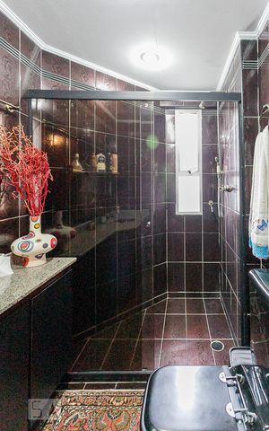 Apartamento à venda com 130m², 2 quartos e 2 vagas Apartamento à venda com 130m², 2 quartos e 2 vagasBanheiro