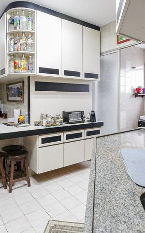 Apartamento à venda com 130m², 2 quartos e 2 vagas Apartamento à venda com 130m², 2 quartos e 2 vagasCozinha