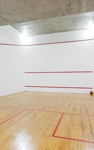 Apartamento à venda com 130m², 2 quartos e 2 vagas Apartamento à venda com 130m², 2 quartos e 2 vagasQuadra de Squash