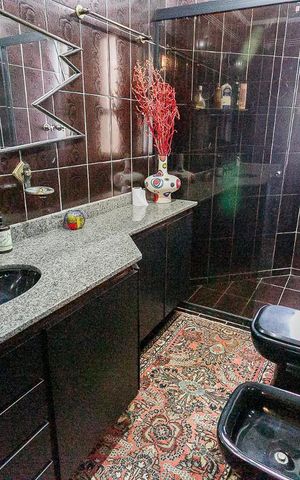 Apartamento à venda com 130m², 2 quartos e 2 vagas Apartamento à venda com 130m², 2 quartos e 2 vagasBanheiro