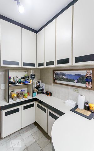 Apartamento à venda com 130m², 2 quartos e 2 vagas Apartamento à venda com 130m², 2 quartos e 2 vagasCozinha