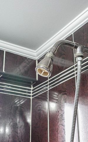 Apartamento à venda com 130m², 2 quartos e 2 vagas Apartamento à venda com 130m², 2 quartos e 2 vagasChuveiro