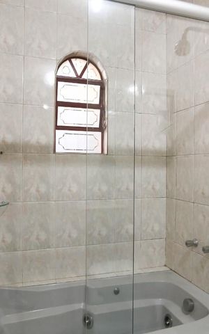 Casa à venda com 220m², 3 quartos e 6 vagasBanheiro suíte 1