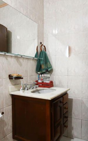 Casa à venda com 220m², 3 quartos e 6 vagasBanheiro suíte 1