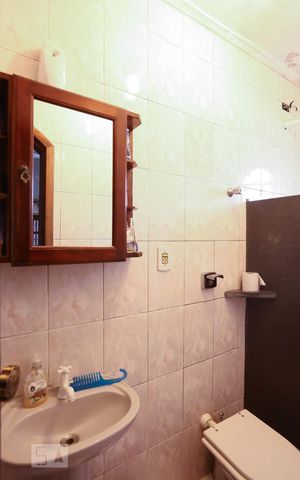 Casa à venda com 220m², 3 quartos e 6 vagasBanheiro suíte 2