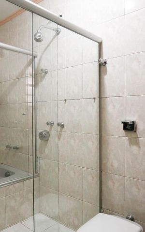 Casa à venda com 220m², 3 quartos e 6 vagasBanheiro suíte 1