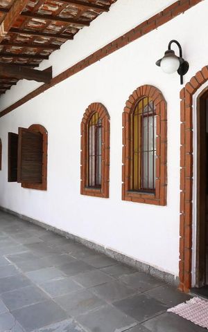 Casa à venda com 220m², 3 quartos e 6 vagasQuintal
