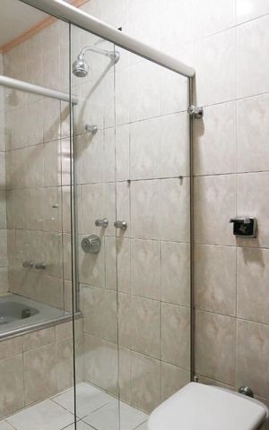 Casa à venda com 220m², 3 quartos e 6 vagasBanheiro suíte 1