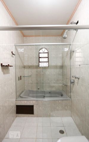 Casa à venda com 220m², 3 quartos e 6 vagasBanheiro suíte 1