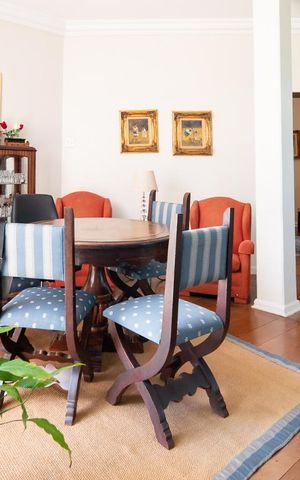 Casa à venda com 450m², 4 quartos e 3 vagas Casa à venda com 450m², 4 quartos e 3 vagasSala