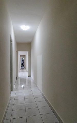 Casa à venda com 306m², 3 quartos e 2 vagasCorredor