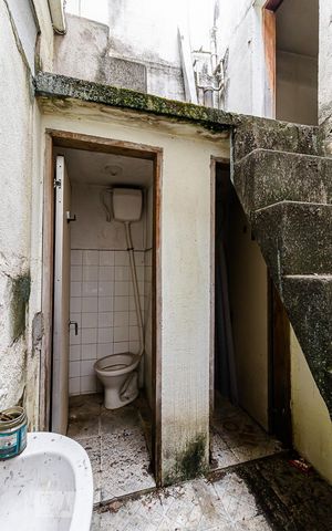 Casa à venda com 306m², 3 quartos e 2 vagasÁrea externa Edícula com Banheiro e Tanque