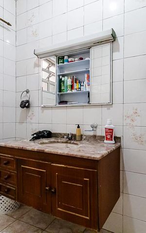 Casa à venda com 306m², 3 quartos e 2 vagasBanheiro