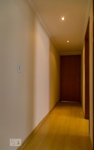 Apartamento à venda com 77m², 2 quartos e 1 vagaCorredor