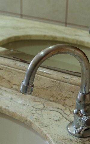 Apartamento à venda com 77m², 2 quartos e 1 vagaBanheiro - Torneira