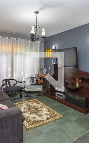 Casa para alugar com 250m², 3 quartos e 2 vagas Casa para alugar com 250m², 3 quartos e 2 vagasSala