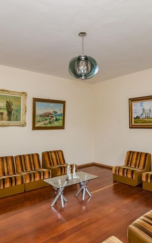 Casa à venda com 229m², 3 quartos e 4 vagasSala 1