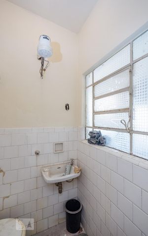 Casa à venda com 229m², 3 quartos e 4 vagasBanheiro de Serviço