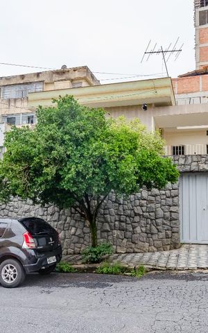 Casa à venda com 229m², 3 quartos e 4 vagasFachada