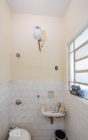 Casa à venda com 229m², 3 quartos e 4 vagasBanheiro de Serviço