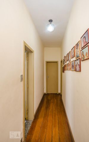 Casa à venda com 229m², 3 quartos e 4 vagasCorredor