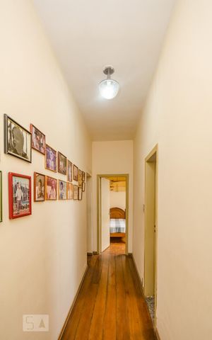 Casa à venda com 229m², 3 quartos e 4 vagasCorredor