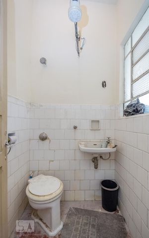 Casa à venda com 229m², 3 quartos e 4 vagasBanheiro de Serviço