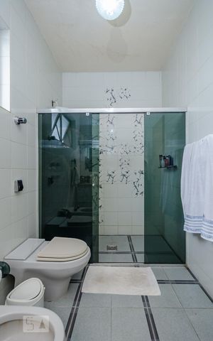 Casa à venda com 229m², 3 quartos e 4 vagasBanheiro Social